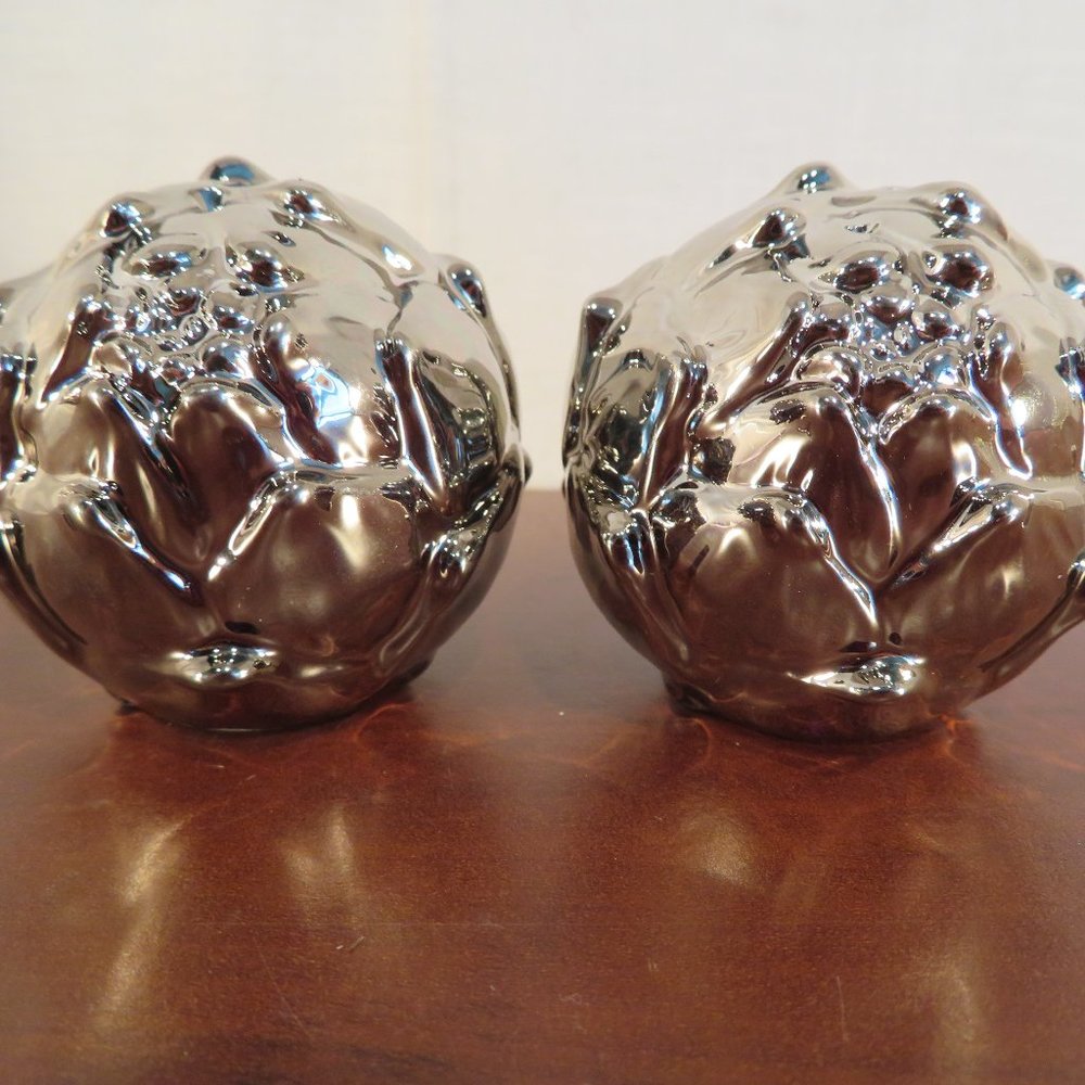 Vintage AVON Silver Tone Metal ARTICHOKE Salt & Pepper Shakers 2" x 3" (39C)